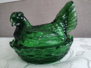 Szmaragdowa kura- stara bomboniera