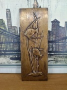 Drewniana płaskorzeźba pokryta miedzią – ryby, dekoracja ścienna PRL 