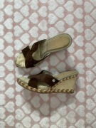 Letnie buty marki UGG w rozmiarze 39 