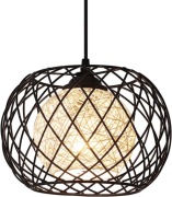 lampa sufitowa z abażurem z rattanu w stylu vintage