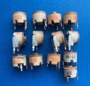 Trymer ceramiczny pojemnościowy 10-60pF 10/60pF 250V zabytek PRL 