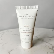 Krem  rozświetlający przeciwstarzeniowy  Rituals 10ml 