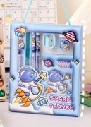 Zestaw prezentowy szkolny kosmonauta niebieski w pudełku