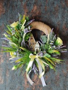 Wianek w sielskim rustykalnym klimacie z lawendą