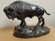 Mosiężna statuetka Żubr