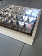 Lampa, oprawa natynkowa biurowa na 4 świetlówki z możliwością przeróbki LED