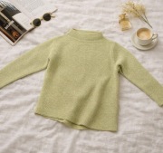 Pistacjowy sweter z delikatnej dzianiny | minimal | pastelowy | basic