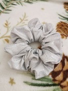 Duża  gumka scrunchie handmade z efektem holo syrenki baza biało srebrna 