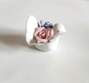 Porcelanowy ptaszek ptak z kwiatami figurka
