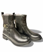 Skórzane i ocieplane botki Everybody z klamrą