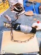  Wyjątkowy Prezent na Walentynki: Stojak na Wino z Metalową Różą