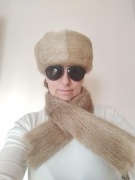 Czapka toczek z szalikiem z naturalnej skóry 