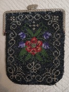 Stara torebka ,wyszywana szklanymi koralikami