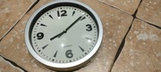 Zegar ścienny srebrny średnica ok. 20 cm