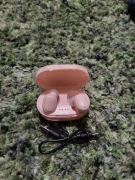 Różowe  słuchawki bezprzewodowe 