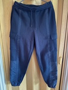 Granatowe dresowe joggery z kieszeniami cargo - M