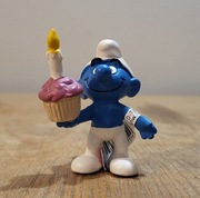 Schleich smerf smurf z tortem urodzinowym figurka model wycofany z 2012