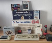 Komputer Commodore C64 z magnetofonem i zestawem - z polskiej dystrybucji 