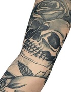 TATUAŻ MĘSKI FAŁSZYWY IMITACJA MOTYW CZASZKA RÓŻA