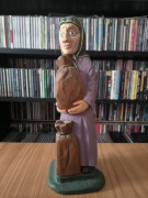 Baba z workiem rzeźba ludowa drewniana