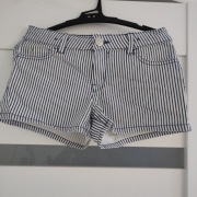 C&A fajne krótkie spodenki białe w niebieskie paski 164