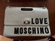 Oryginalna torebka z paskiem firmy Moschino.