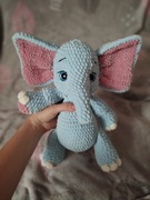 Maskotka słoń wykonana na szydełku 