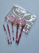 Zestaw pędzli Revolution w etui one true love róż 
