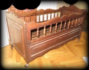ZABYTKOWE ŁÓŻECZKO DZIECIĘCE !