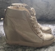 Sneakersy CARINI STAN IDEALNY