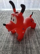 Gumowy skoczek piesek czerwony