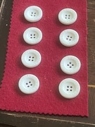 GUZIKI ozdobne,plastik ,cztery dziurki, średnica 20mm,sztuk 8 -stan idealny