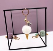 Breloczek brelok do kluczy prezent serce pompon