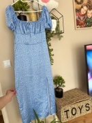 Sukienka z rozcięciem na nogę midi NA-KD S/36