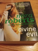Y4- Divine Evil - Nora Roberts 