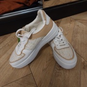 sprzedam buty sportowe