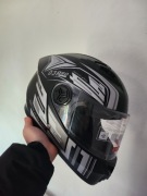 Czarno srebny kask motocyklowy rozmiar L/Xl