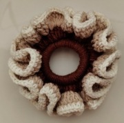SCRUNCHIE ręcznie robiona na szydełku gumka do włosów 