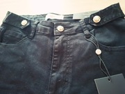 Nowe czarne klasyczne jeansy rurki LAULIA ozdobne guziki r. M