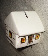 Biały domek skarbonka 