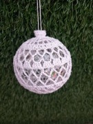 Bombka szydełkowa na akrylowej kuli  ok 8 cm