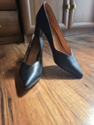 Czarne czółenka Caprice