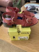 sandały fly london42