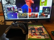 Xbox one 500gb pad gra FIFA