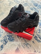 Czarne nike shox