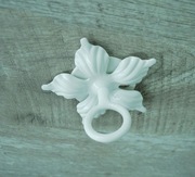 Wieszak Hak Uchwyt sufitowy kuty na doniczkę - Biały RAL 9002 (W55)