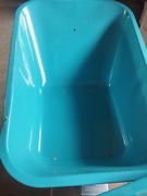 Ocynkowane misy do taczki uszkodzone z wgnieceniami i zarysowaniami