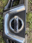 Nissan Qashqai j10 Znaczek grilla przód na kamere