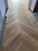 Podłoga Drewniana Parkiet Warstwowy Jodełka Dąb Lekko Bielony 15x90x450mm