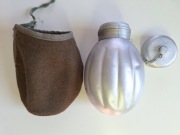 Manierka wojskowa WP wraz z pokrowcem.